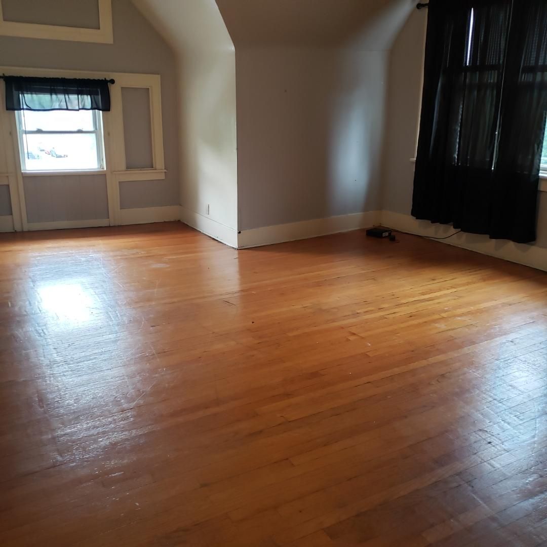 Davenport Apartment: 637 E. 15th Street