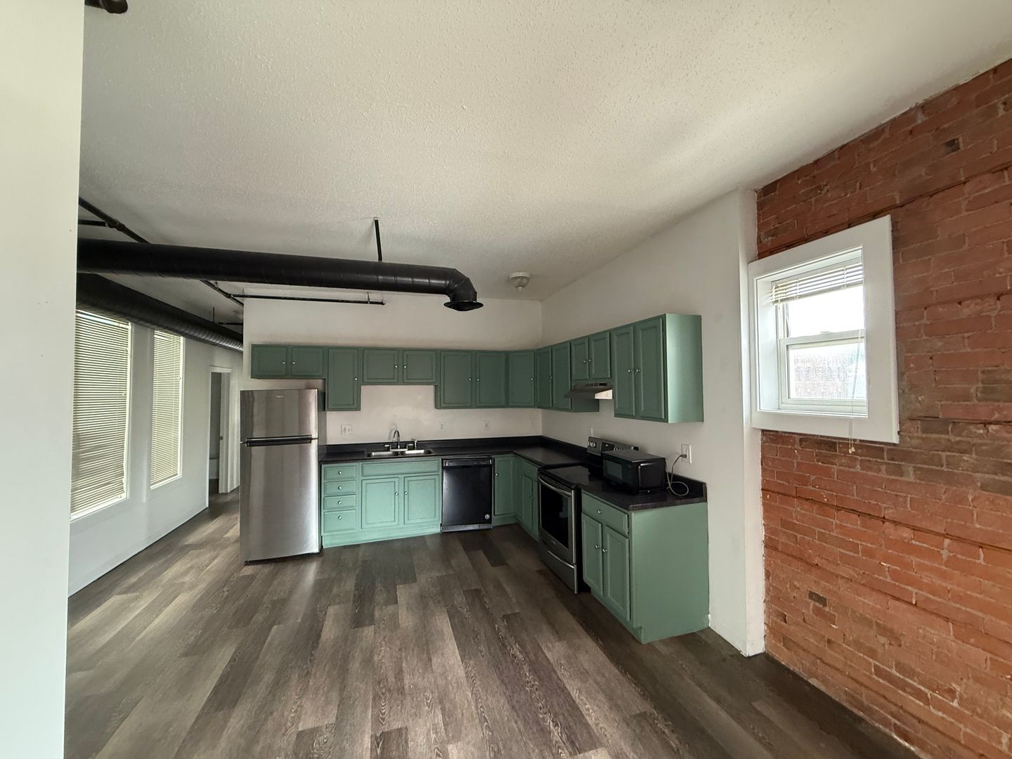 Davenport Apartment: 246 W 3rd St