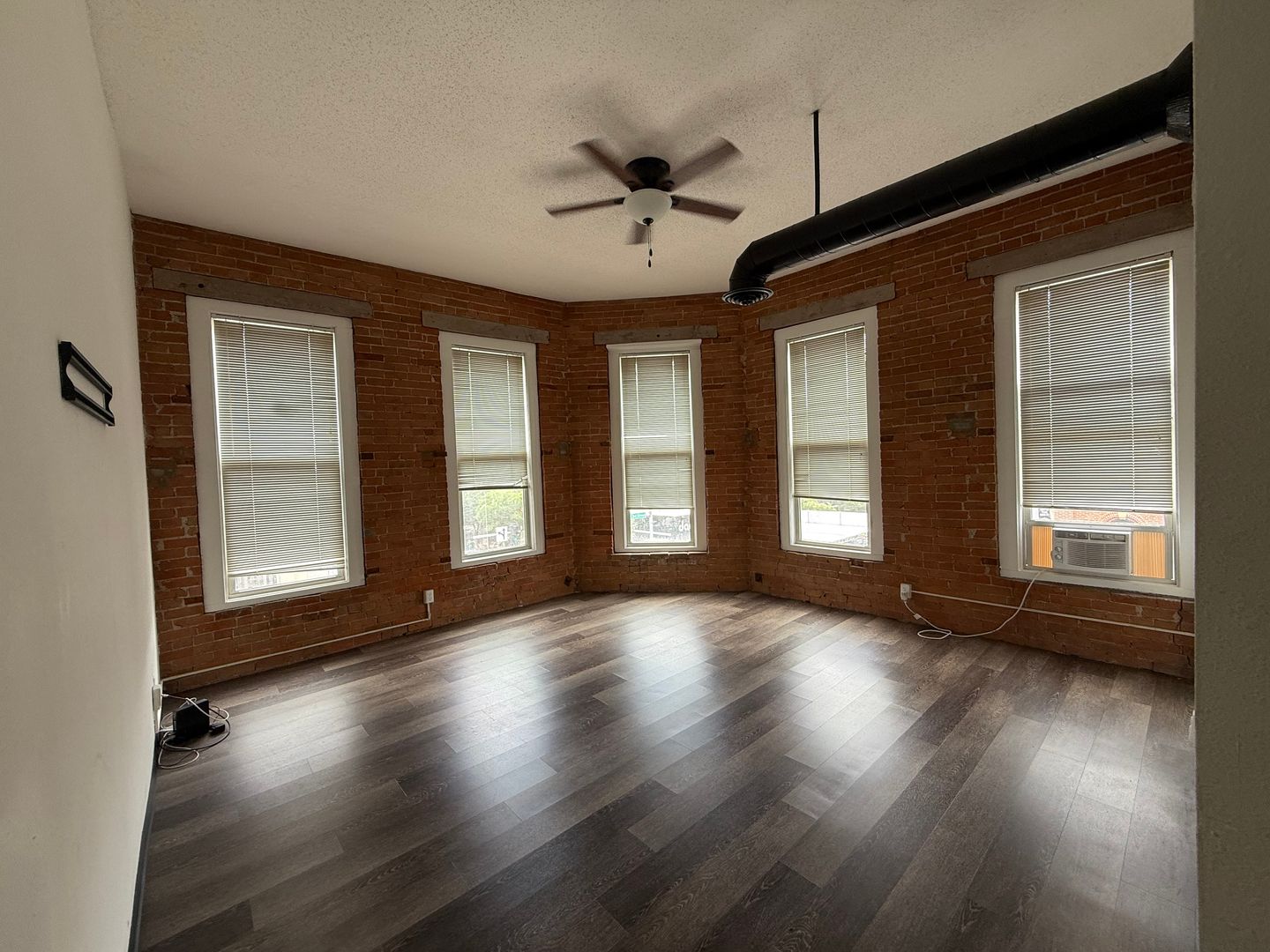 Davenport Apartment: 246 W 3rd St