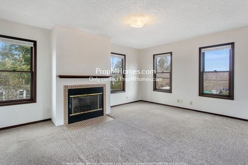 Cozy and Bright Three Bedroom in Sellwood! – photo 1