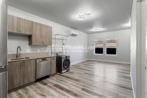 Brand New Studio Steps Away from Multnomah Village + Move in Special! – photo 1