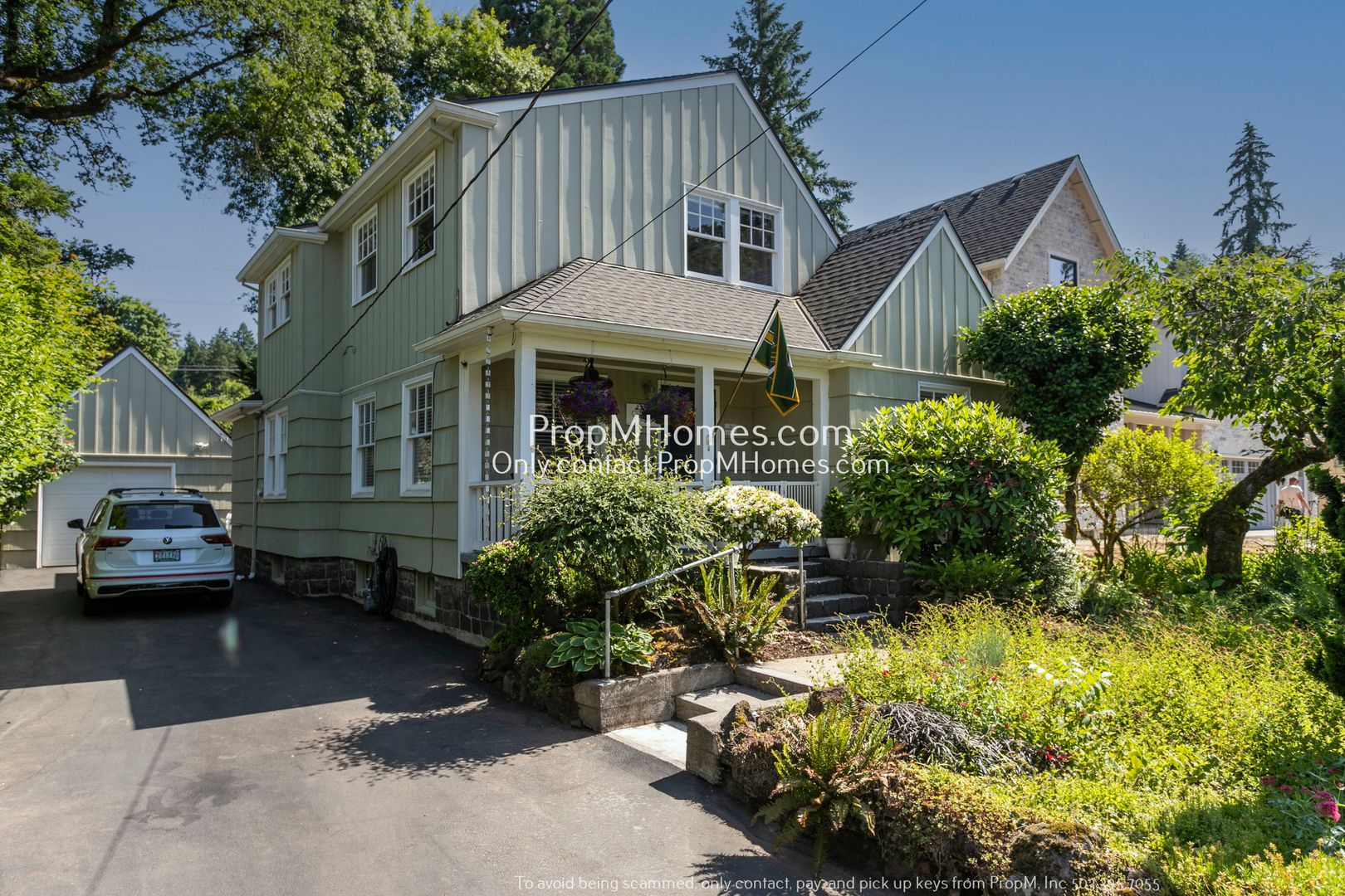 Lake Oswego House: 976 Lake Front Road