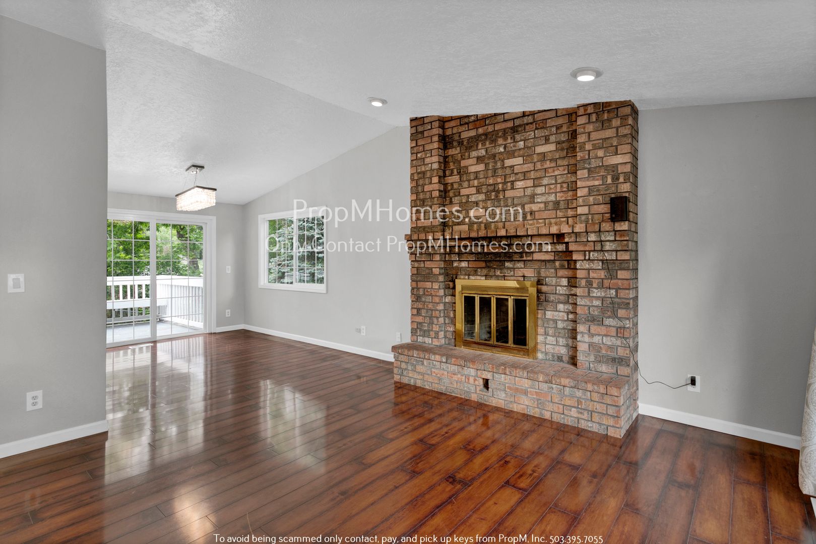 Troutdale House: 537 SW 19th Place