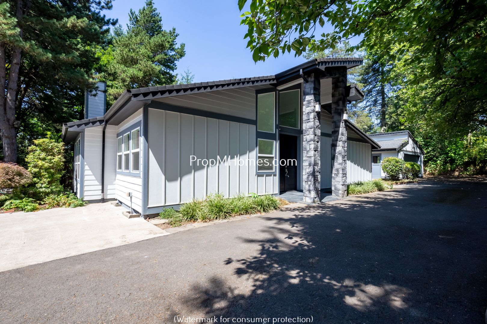 Tigard House: 14995 SW 141st Avenue