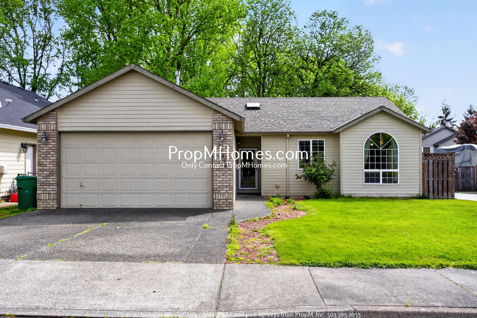 Clackamas House: 13898 SE Rogers Lane
