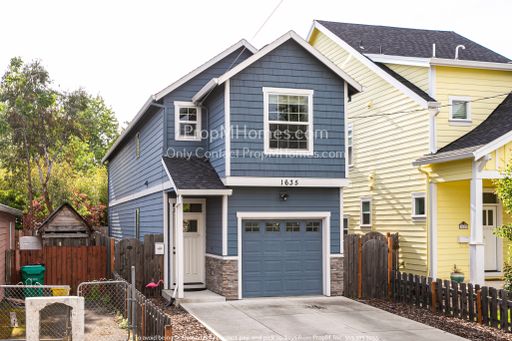Three Bedroom Gem In The Heart Of Montavilla! – photo 1