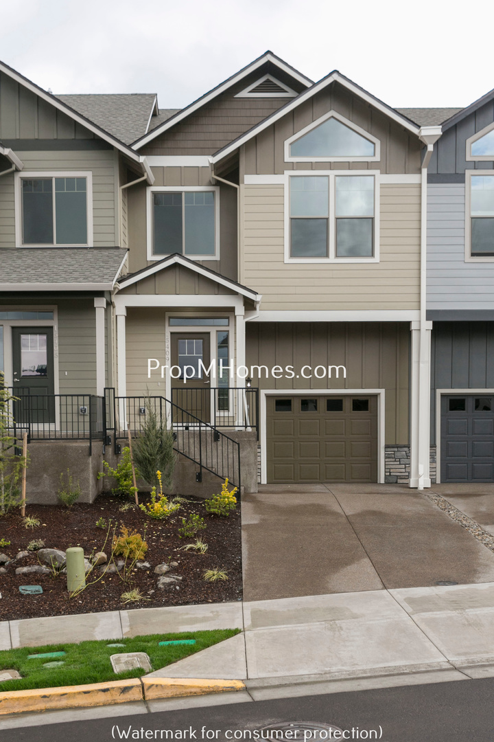 Damascus Townhome: 15409 SE Cobalt Loop