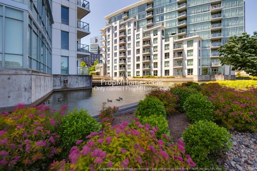 Luxurious One Bedroom Condo at the Pearl District Waterfront! – photo 1