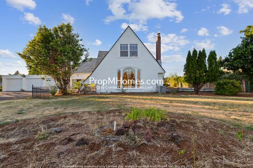Discover Architectural Charm with this 3 Bedroom Estate! – photo 1
