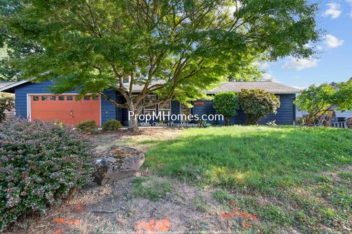Updated Three Bedroom Home in Hillsboro w/ Sunroom! – photo 1