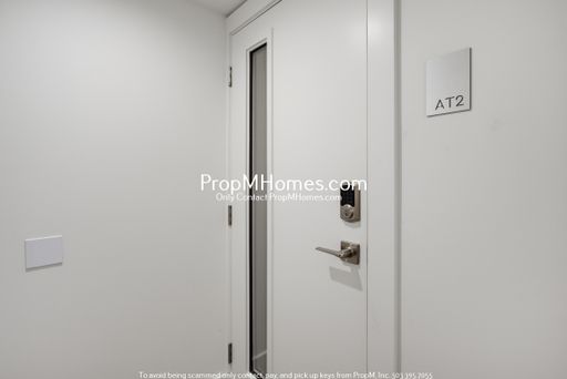 Updated Top Floor Studio Unit! – photo 1