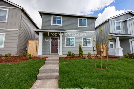 Modern Three Bedroom Home in Woodburn! – photo 1