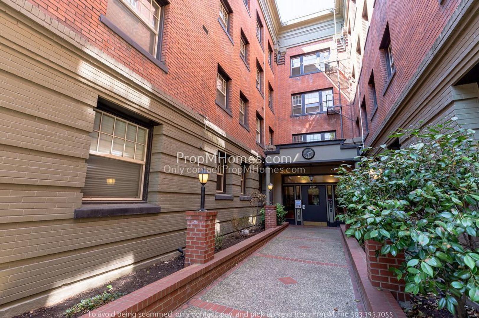 Portland House: 2109 NW Irving Street Unit 203