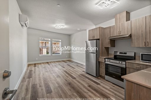 Brand New 2 Bedroom Steps Away from Multnomah Village + Move in Special! – photo 1