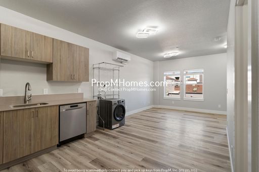 Brand New Studio Steps Away from Multnomah Village + Move in Special! – photo 1