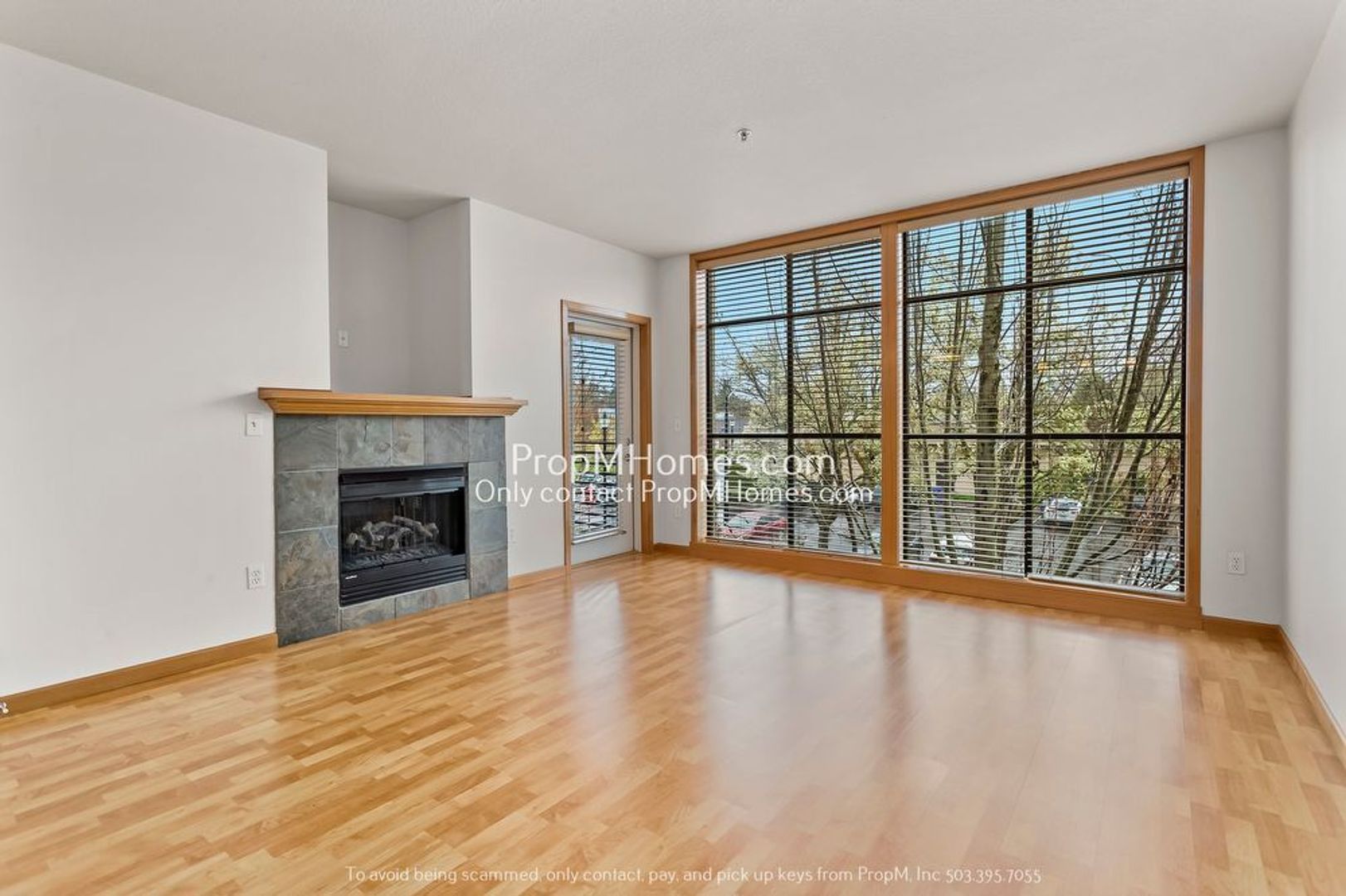 Gresham Apartment: 287 NE 3rd Street - 207