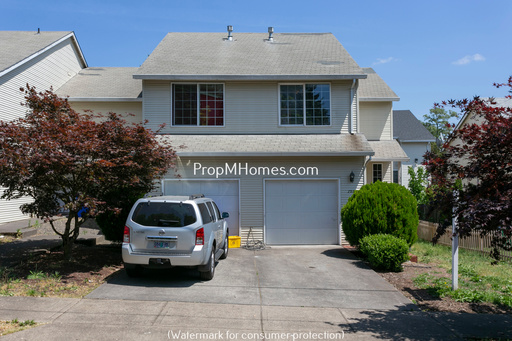 Beautiful Three Bedroom Duplex Just Blocks from Kelly Butte Park – photo 1