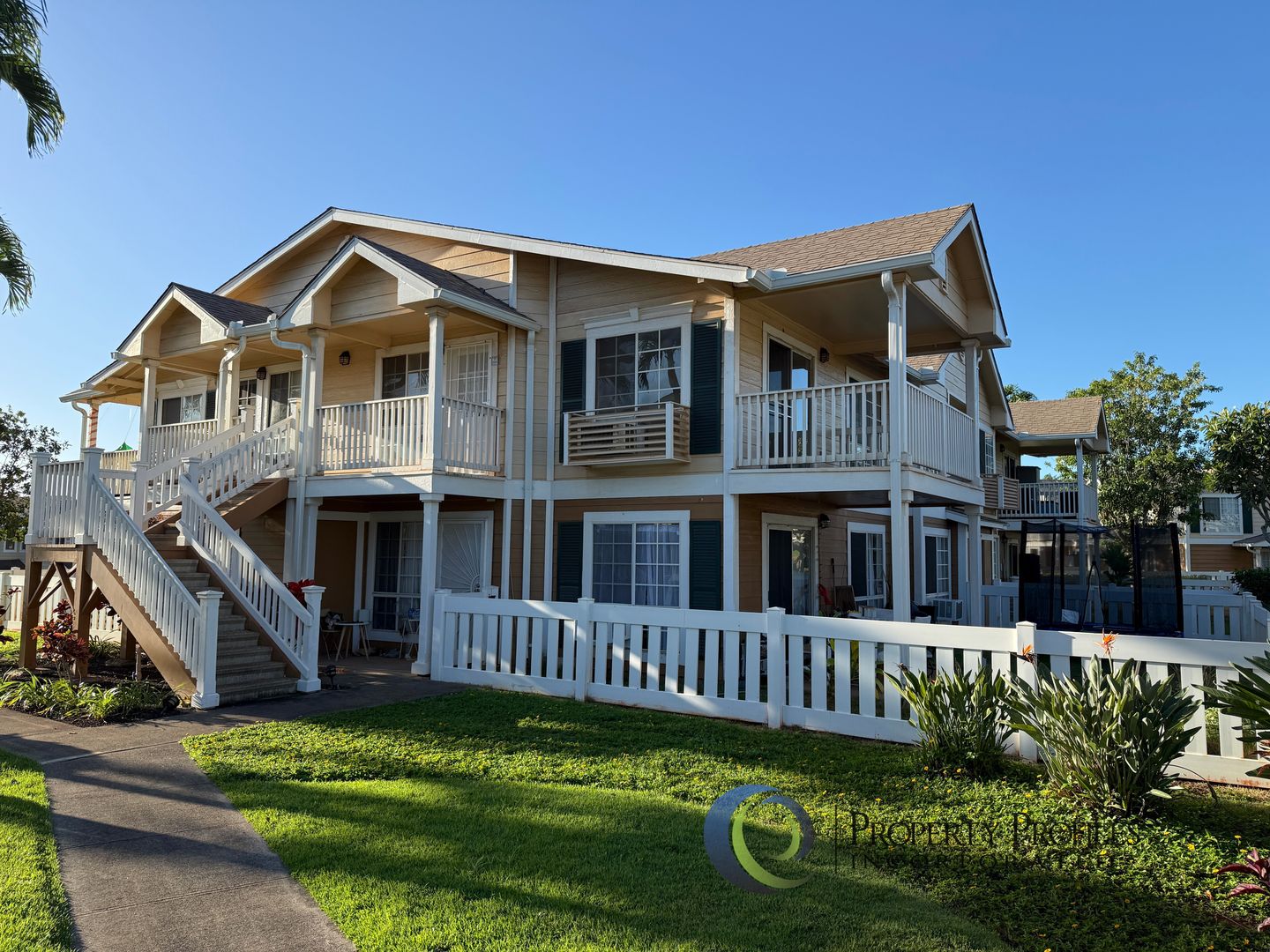 Waipahu Townhome: 94-550 Lumiauau St. #J204