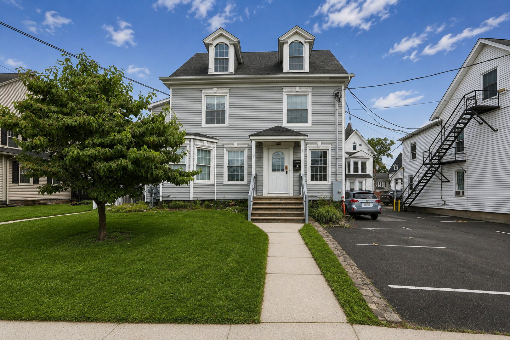 Danbury Apartment: 79 West St.