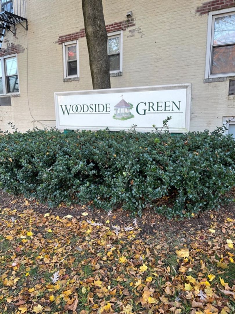 Stamford Apartment: 106 Woodside Green