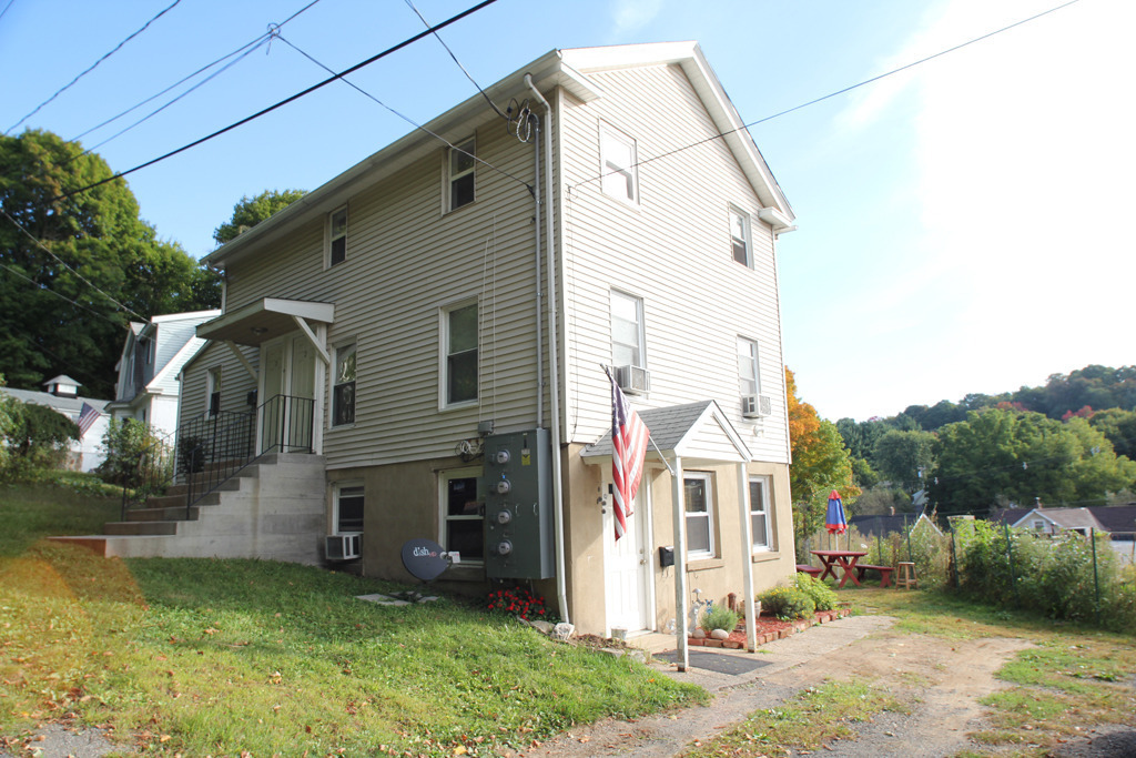 Oakville Apartment: 14 Edgewood Rd