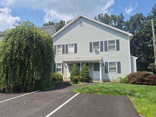 TOWN PLOT!!!! 2BEDRM 1.5 BATH TOWNHOUSE W/ GARAGE – photo 1