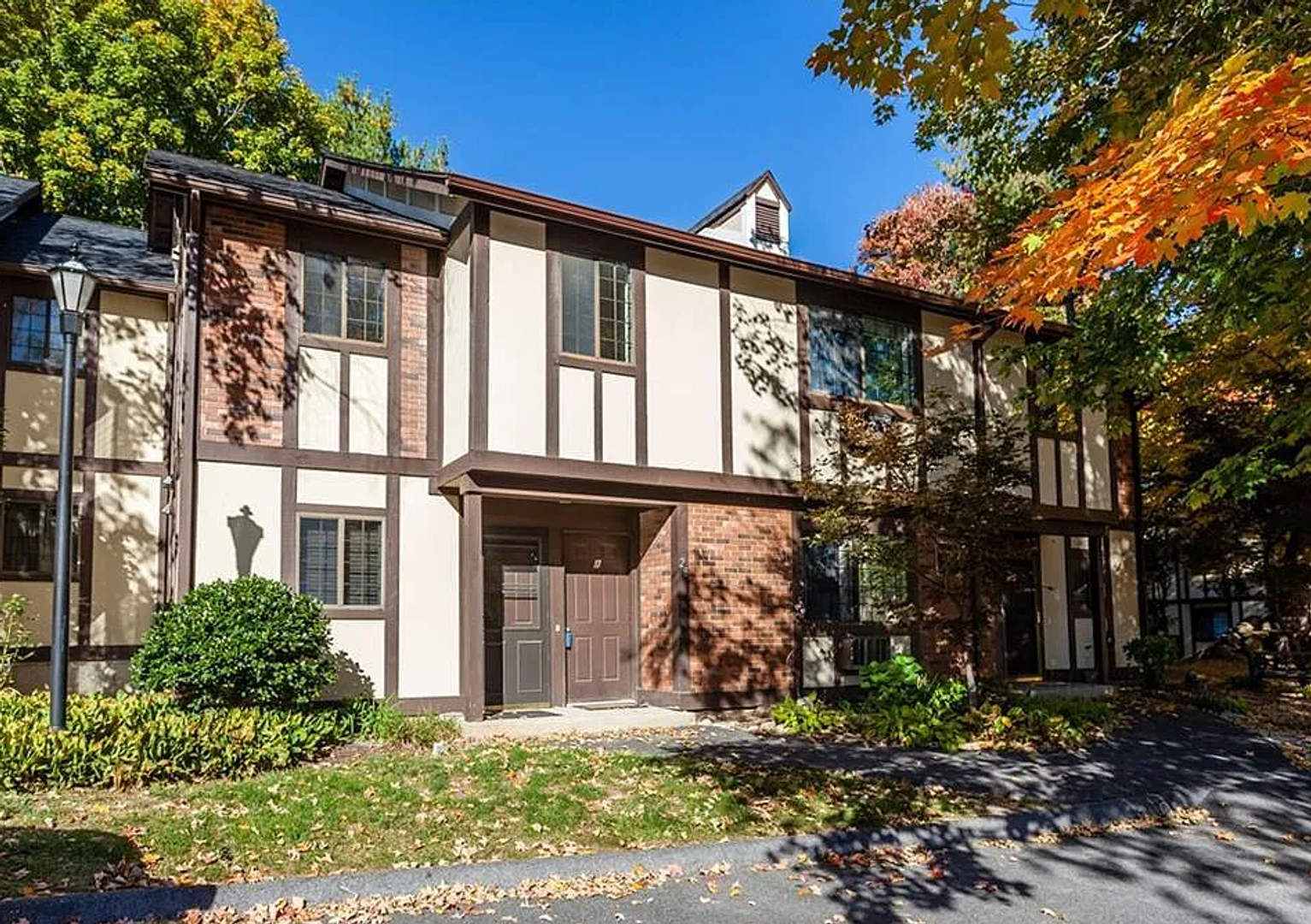 Brookfield Apartment: 28 Andover Court