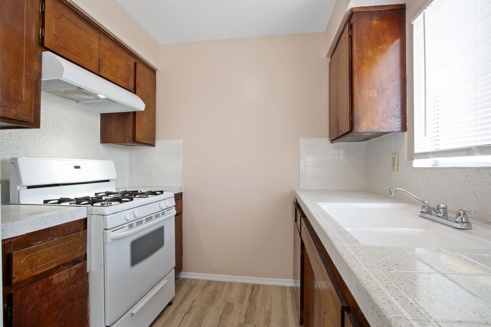 HAWTHORNE Apartment: 14108 DOTY AVENUE