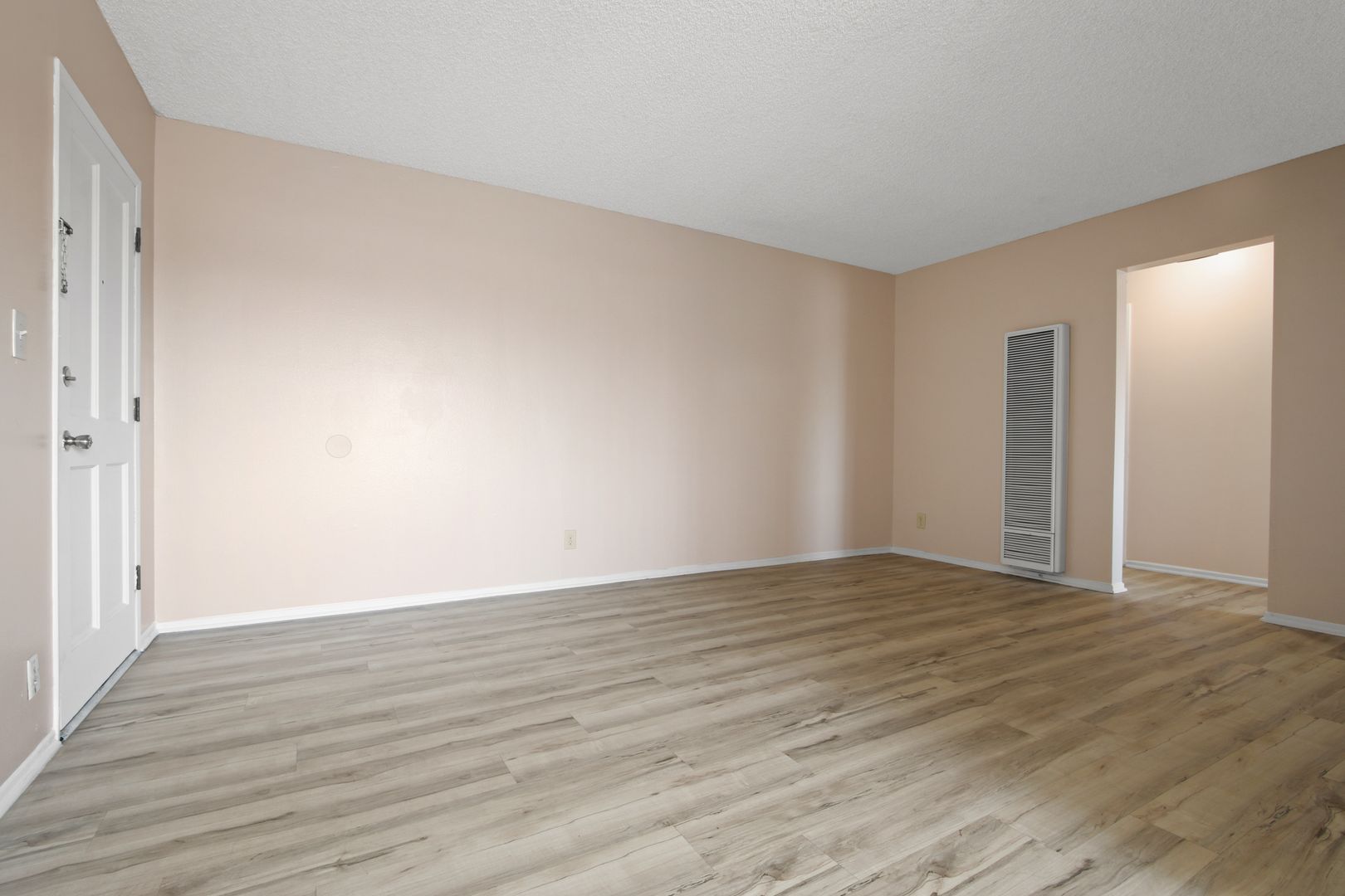 HAWTHORNE Apartment: 14108 DOTY AVENUE