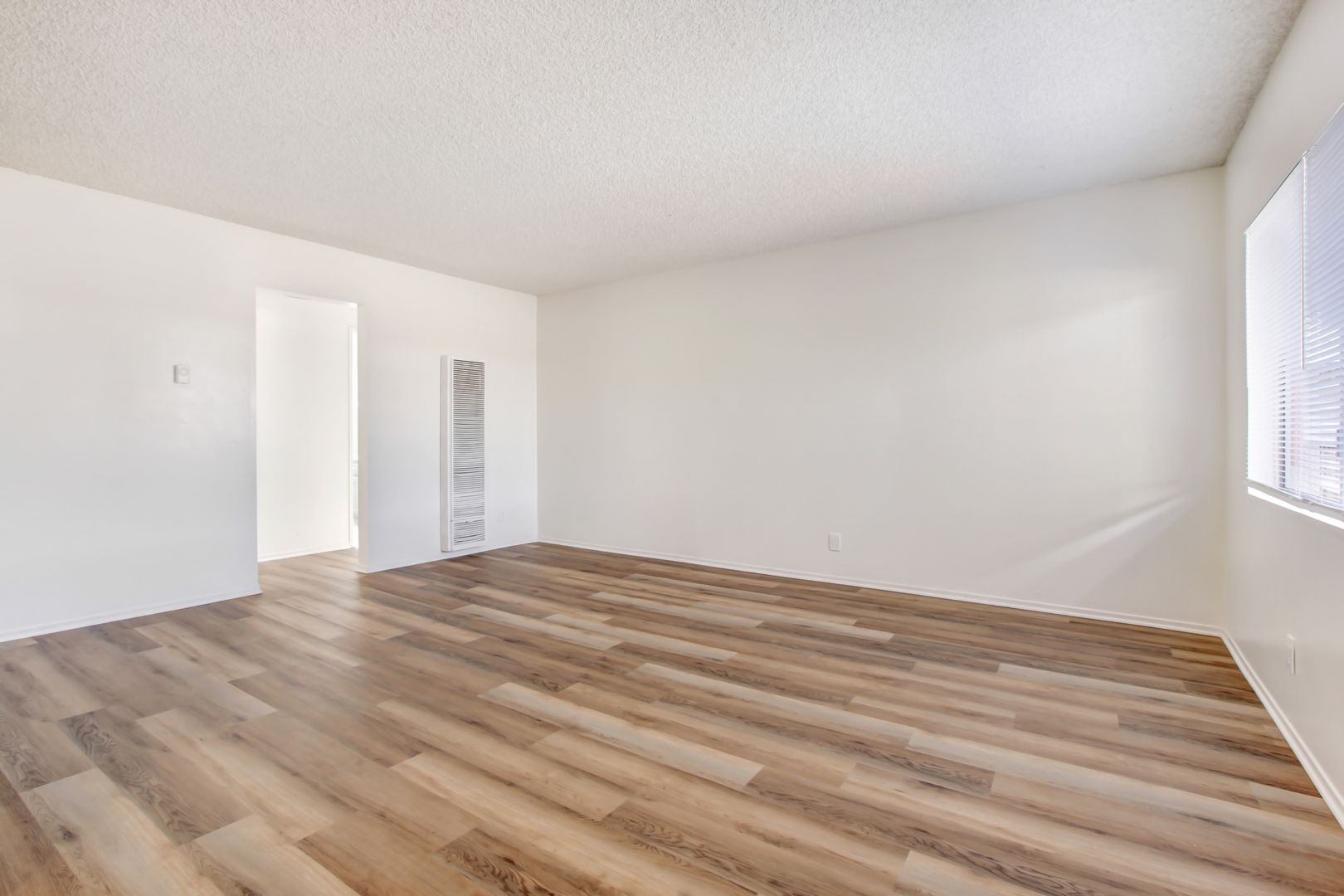 HAWTHORNE Apartment: 14108 DOTY AVENUE