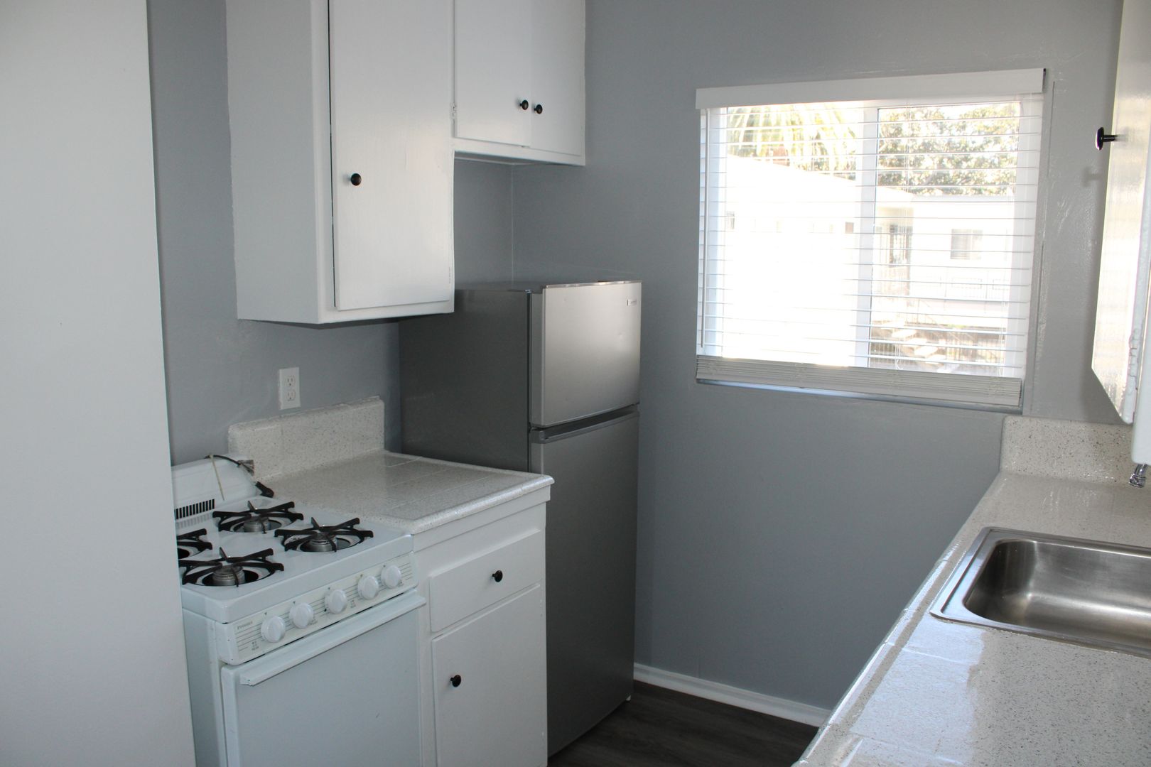 INGLEWOOD Apartment: 115 N OAK STREET