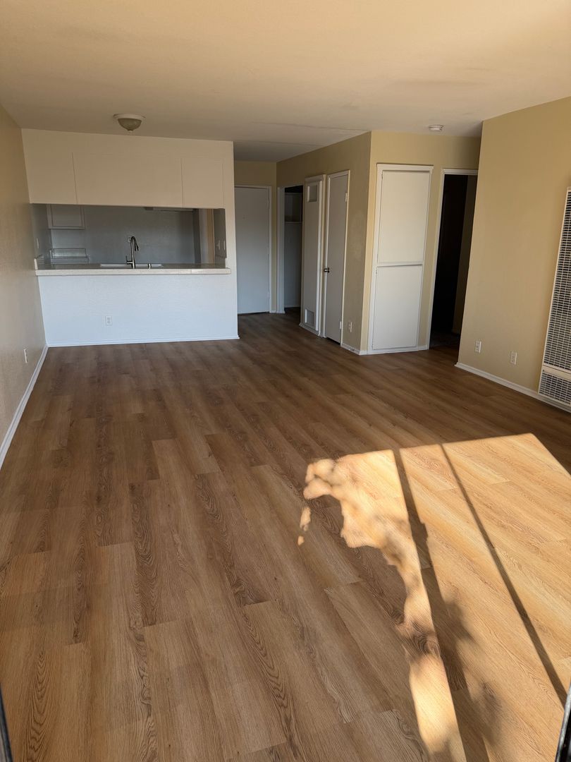GARDENA Apartment: 16515 S NEW HAMPSHIRE AVENUE