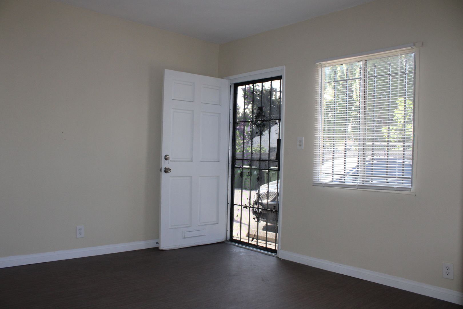 LOS ANGELES Apartment: 6340 10TH AVENUE