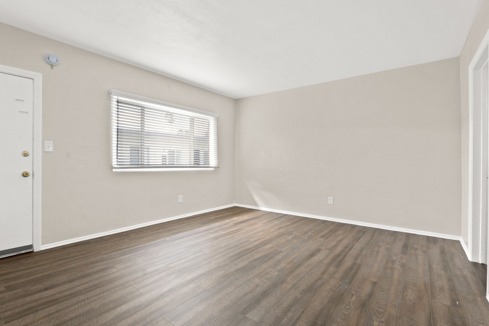 INGLEWOOD Apartment: 115 N OAK STREET