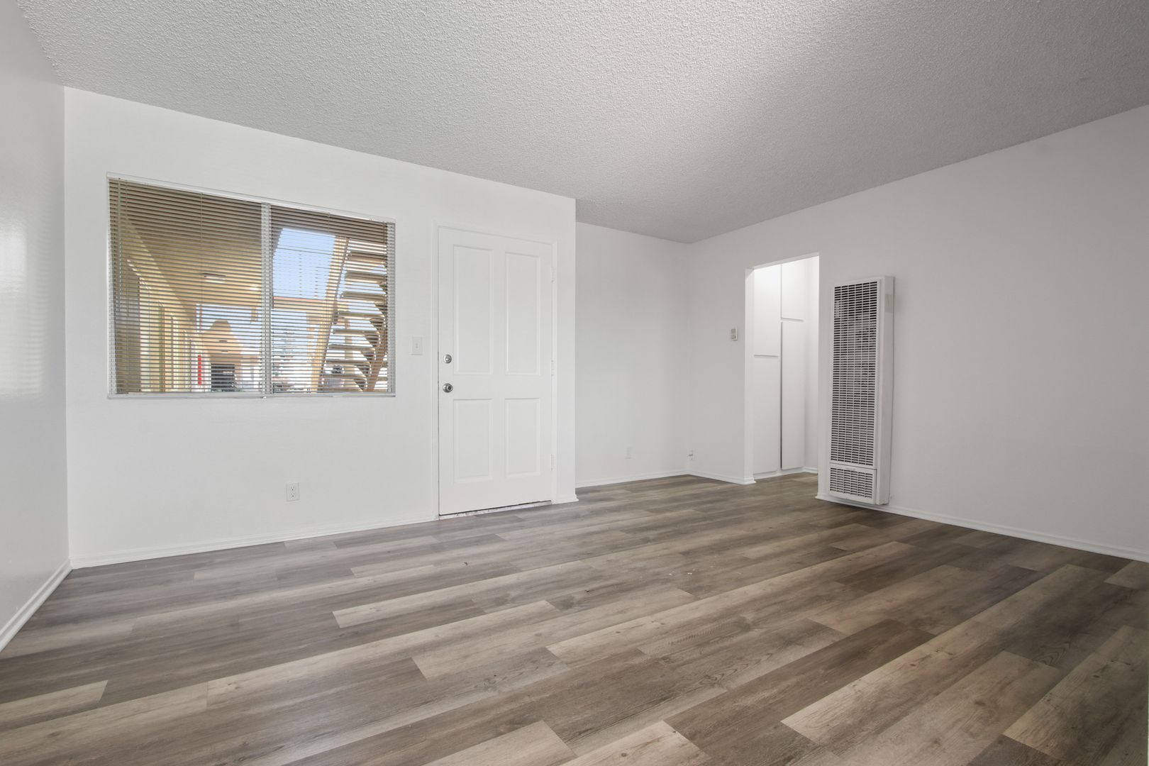 HAWTHORNE Apartment: 14108 DOTY AVENUE