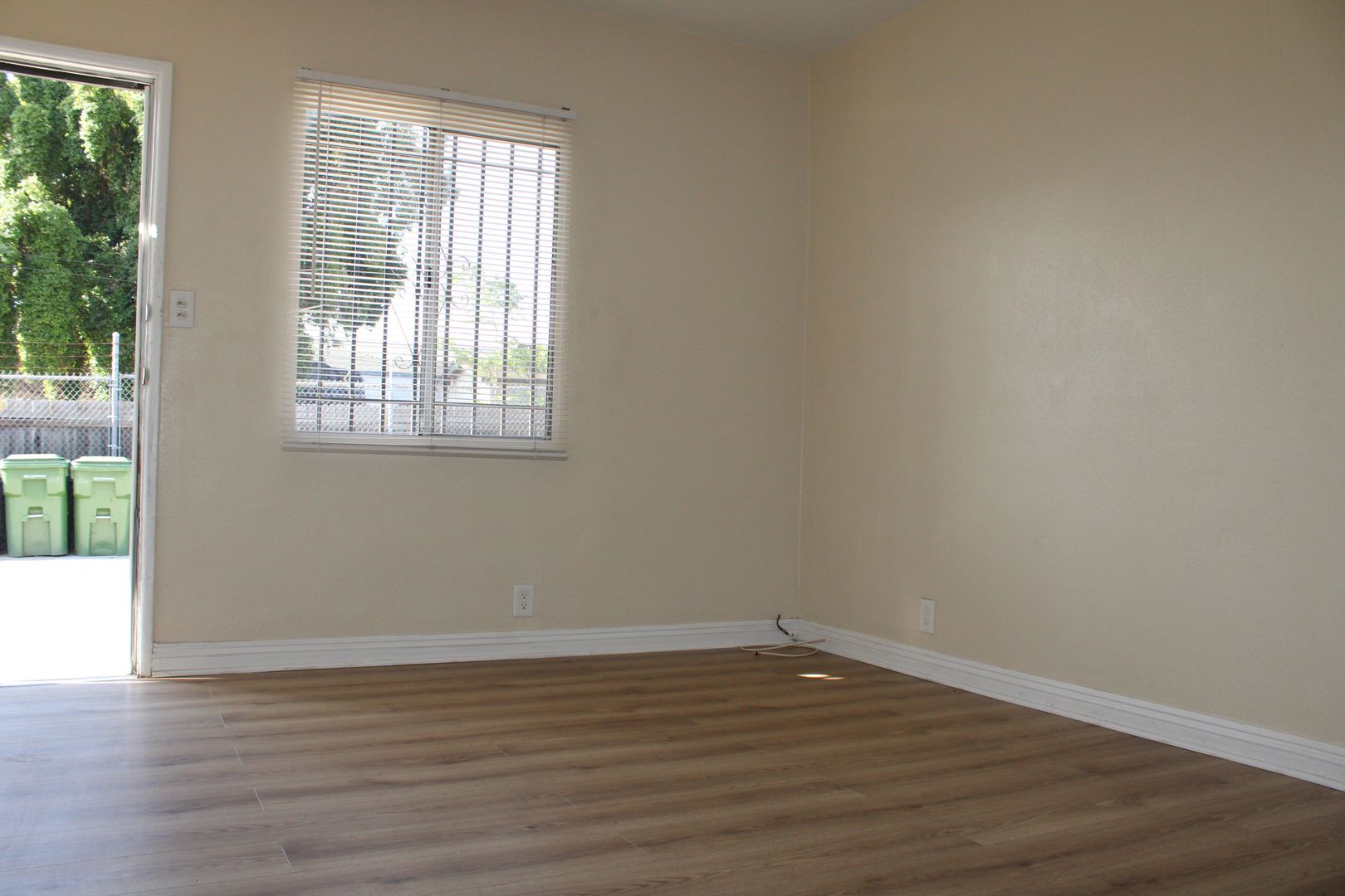 LOS ANGELES Apartment: 6340 10TH AVENUE