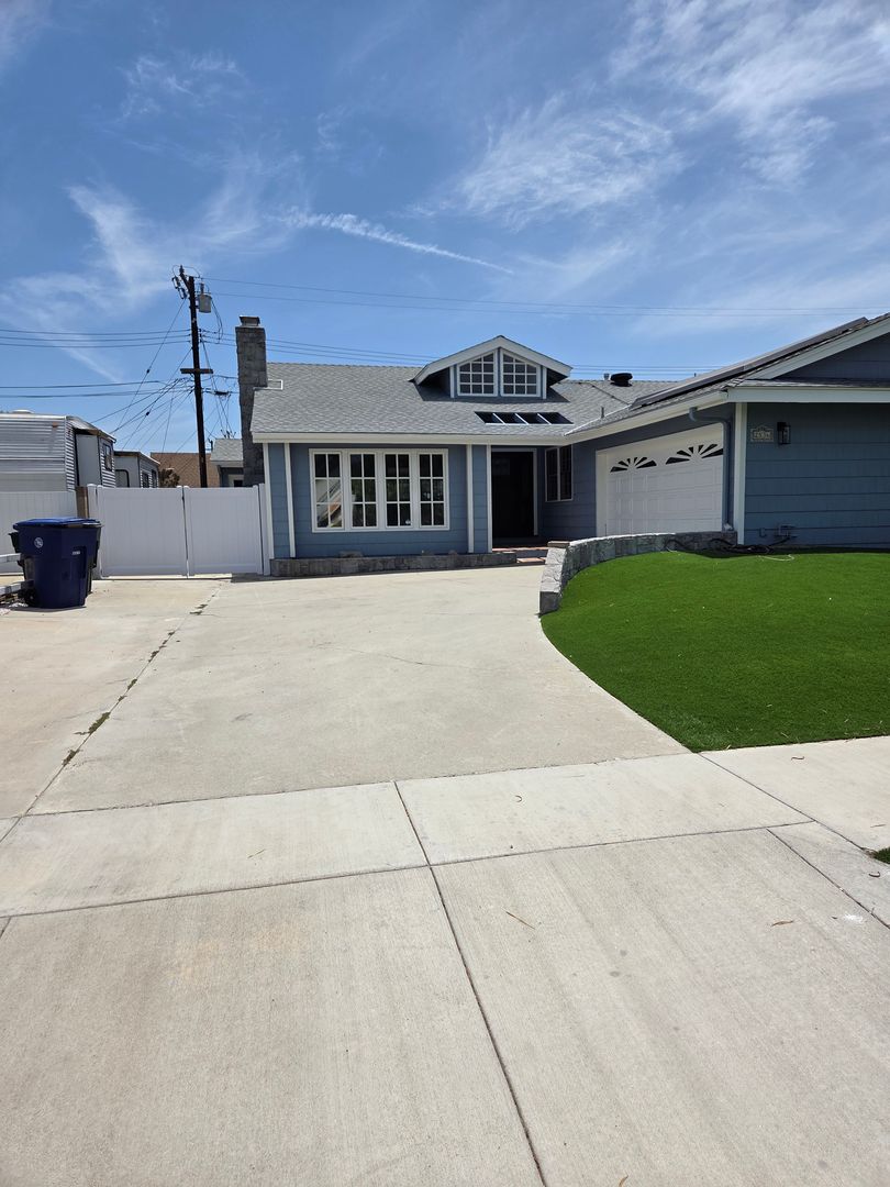 Torrance House: 2536 W 227th St