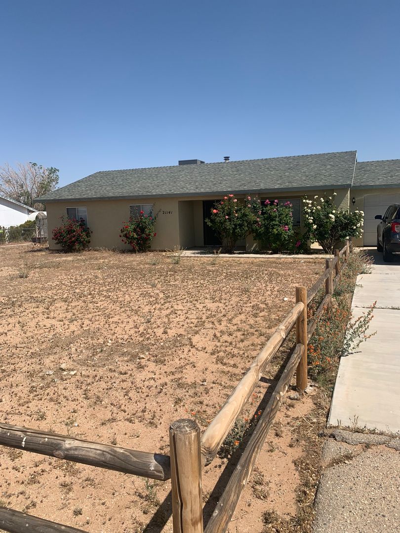 Apple Valley House: 21141 Wisteria Rd