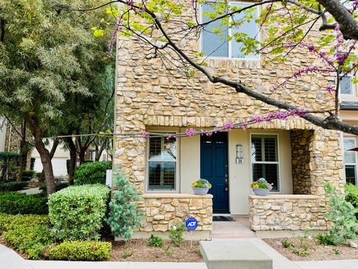 $4,685.00 / 1600 sq.ft - 3 bdrm/2.5 bth Vantis Twnhse w/ panoramic view