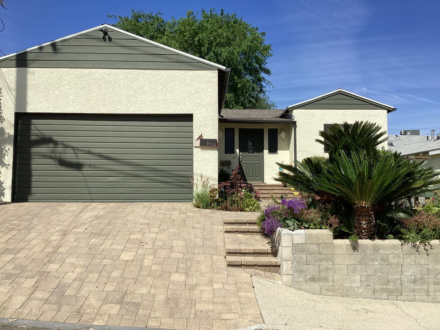 Los Angeles House: 1125 Pagoda Pl