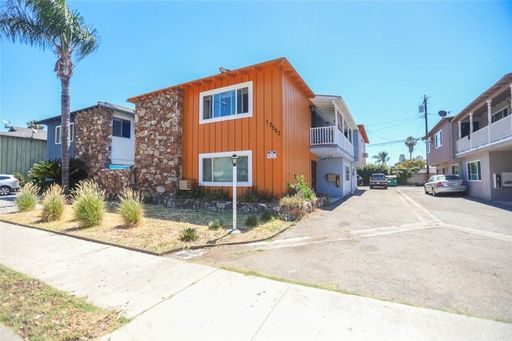 2-Bedroom Upstairs Apartment with Garage ** Deposit Reduced to $1,000 for move in on or before 10/1** – photo 1
