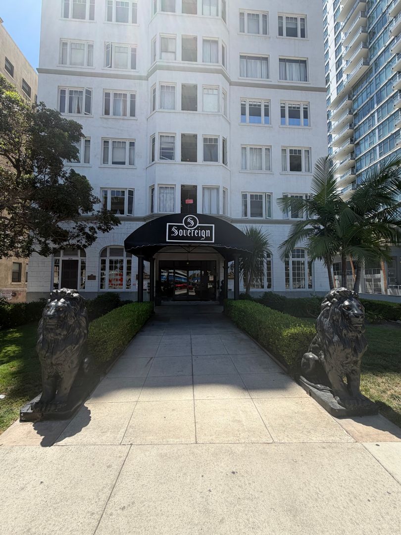 Long Beach Condo: 360 W Ocean Blvd #701