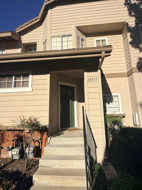 2 Bed / 2.5 Bath in the Sought After Crestline Community