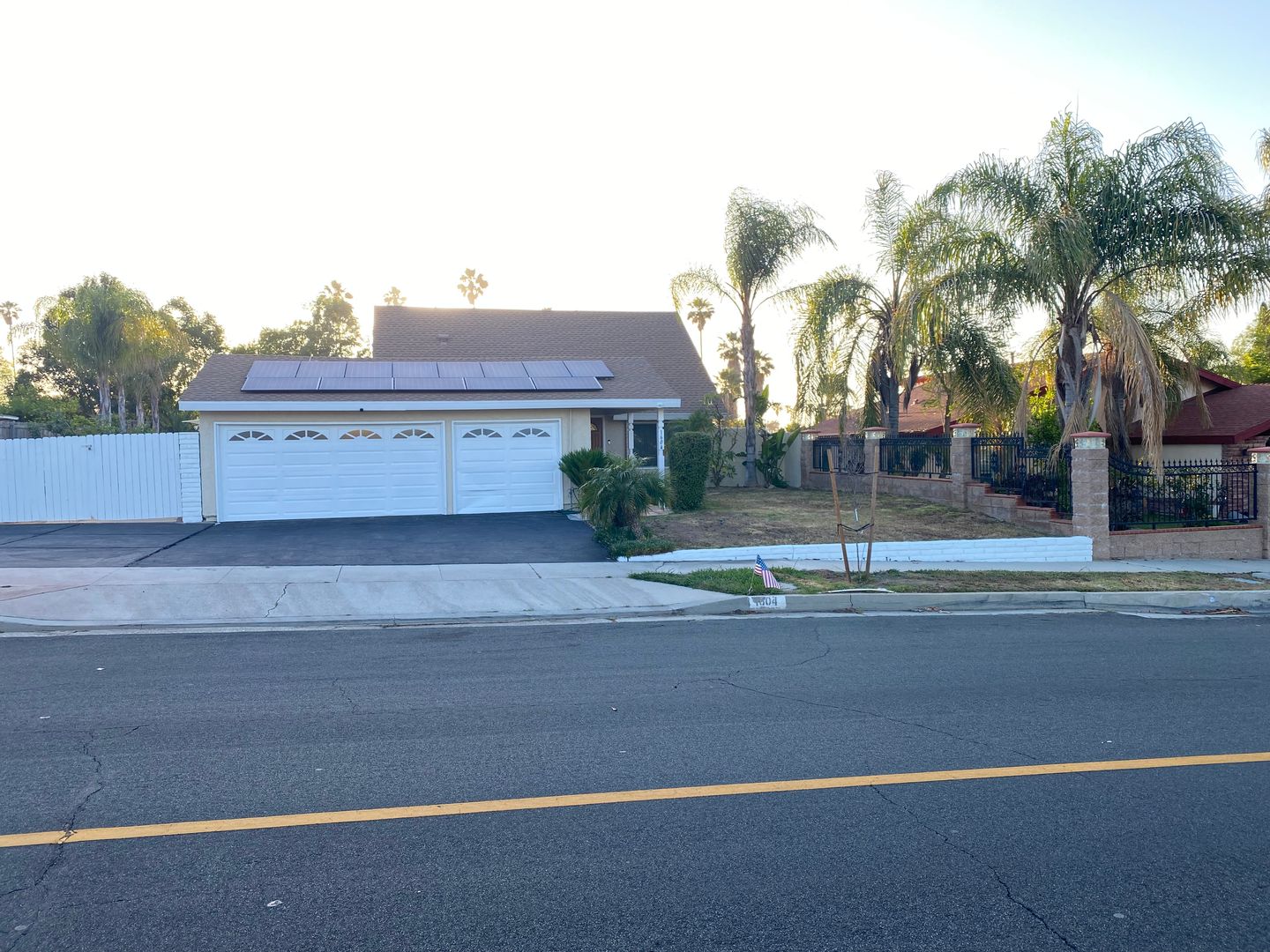 Corona House: 1604 Avenida Del Vista