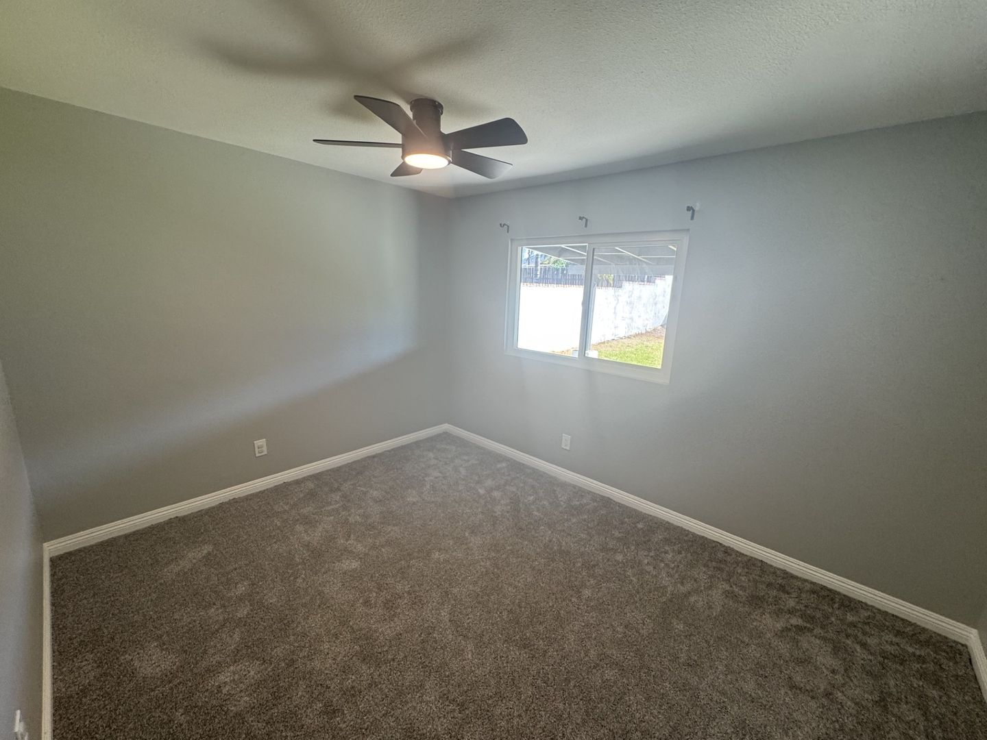 Heller Dr 2892 22 of 26