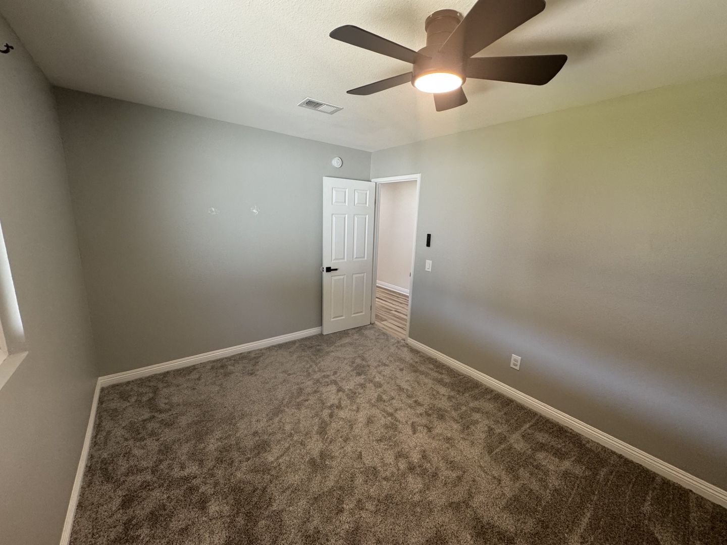 Heller Dr 2892 21 of 26