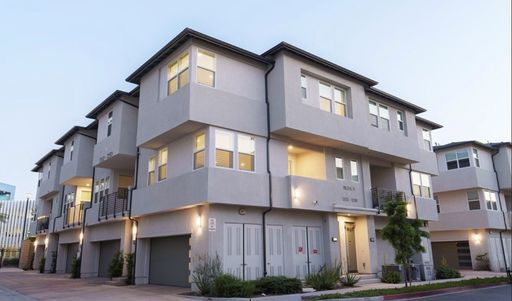 GORGEOUS 3 bedroom 2.5 bath condo in Gated Community – photo 1