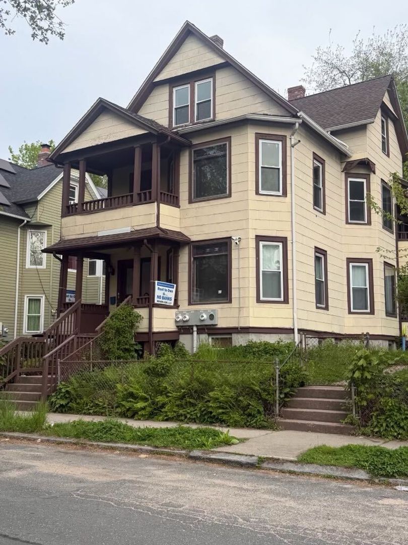Springfield Apartment: 51 Acushnet Avenue