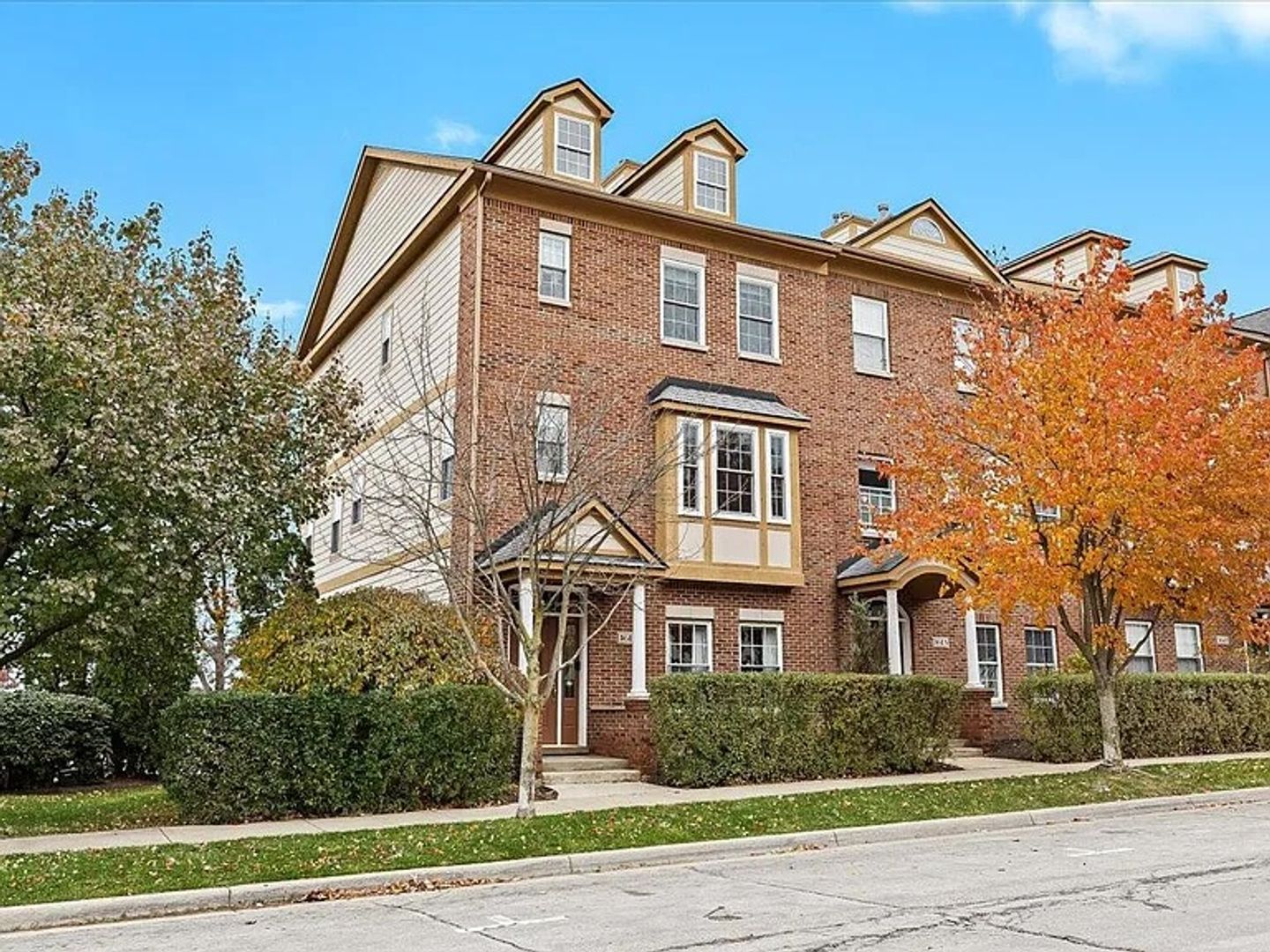 Howell House: 1615 Town Commons Drive