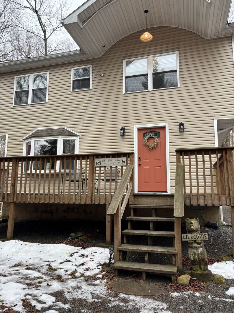 Pocono Lake House: 107 Oswayo Drive